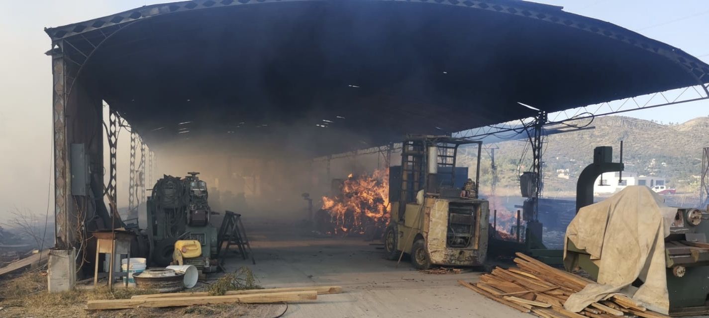 Bomberos Laboraron más de Ocho Horas para Sofocar Incendio en Aserradero de Texcoco