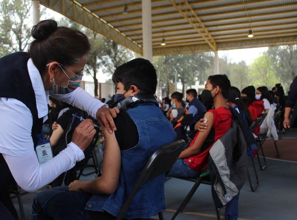 Vacunan en Texcoco a más de 8 mil menores de 12 y 13 años de edad