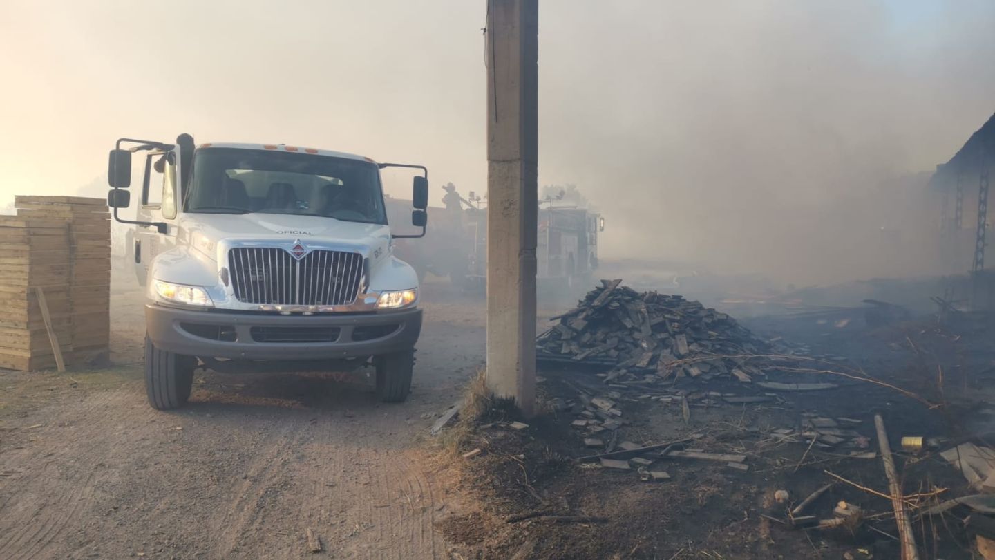 Traga fuegos de Texcoco laboraron más de ocho horas para sofocar incendio en Aserradero  