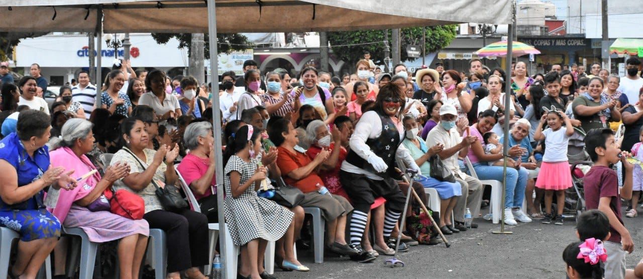 Un éxito festival del Día de la Mamá organizado por DIF municipal