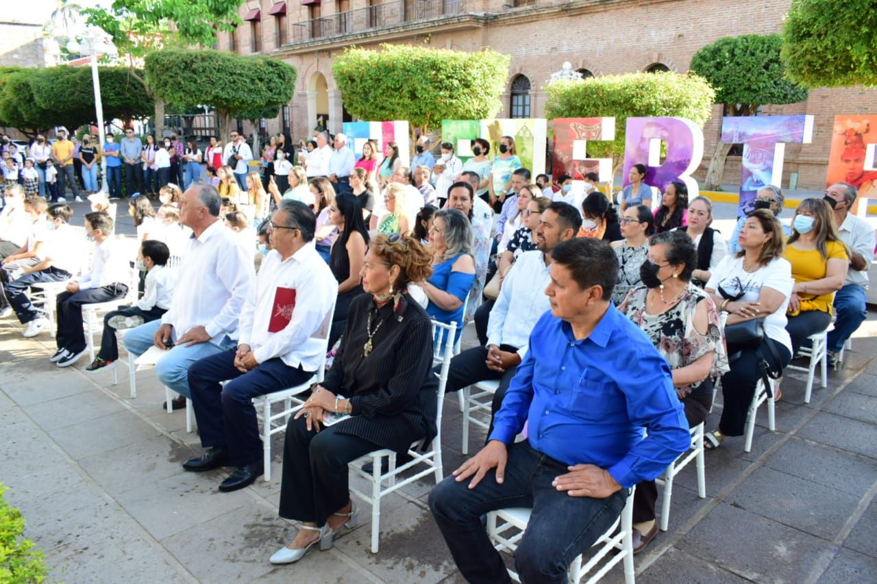 Ayuntamiento de El Fuerte conmemora el Día del Maestro