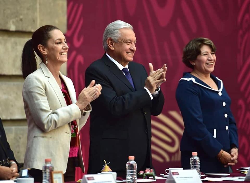 Espaldarazo presidencial a Delfina Gómez Álvarez en el ’Día del Maestro’