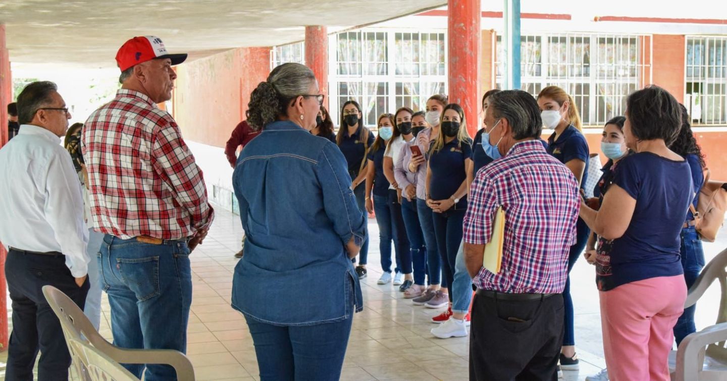 ’Claro que funciona el programa la Escuela es Nuestra’: Graciela Domínguez y Gildardo Leyva