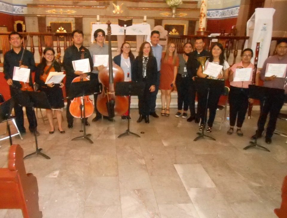 Orquesta Filarmónica Mexiquense muestra talento en Parroquia de Tepetlaoxtoc
