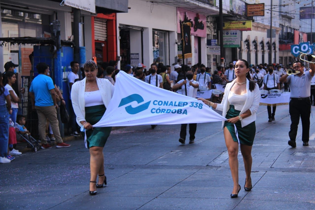Participa con éxito Conalep Córdoba en desfile conmemorativo del 21 de Mayo 