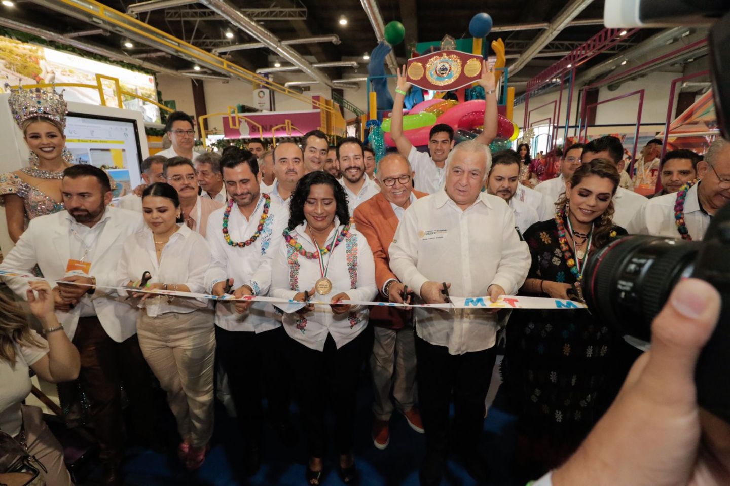 Participa Abelina López en inauguración y apertura de exposiciones del Tianguis Turístico
