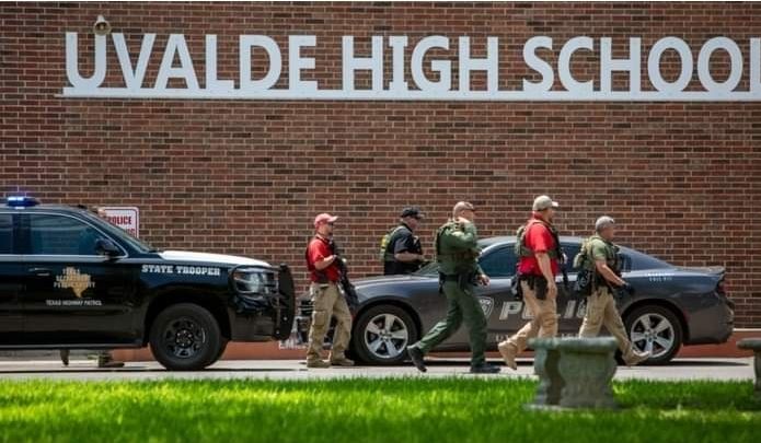 Asesinan a 14 niños y un profesor en una escuela de Texas