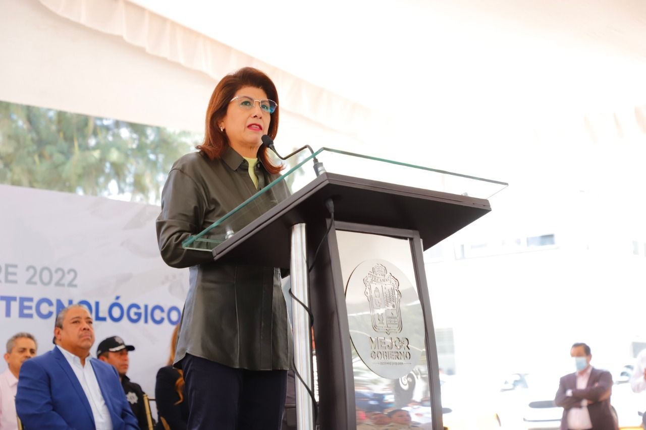 Mariela Gutiérrez Escalante entregó estímulos y apoyos a  elementos de la Guardia Civil