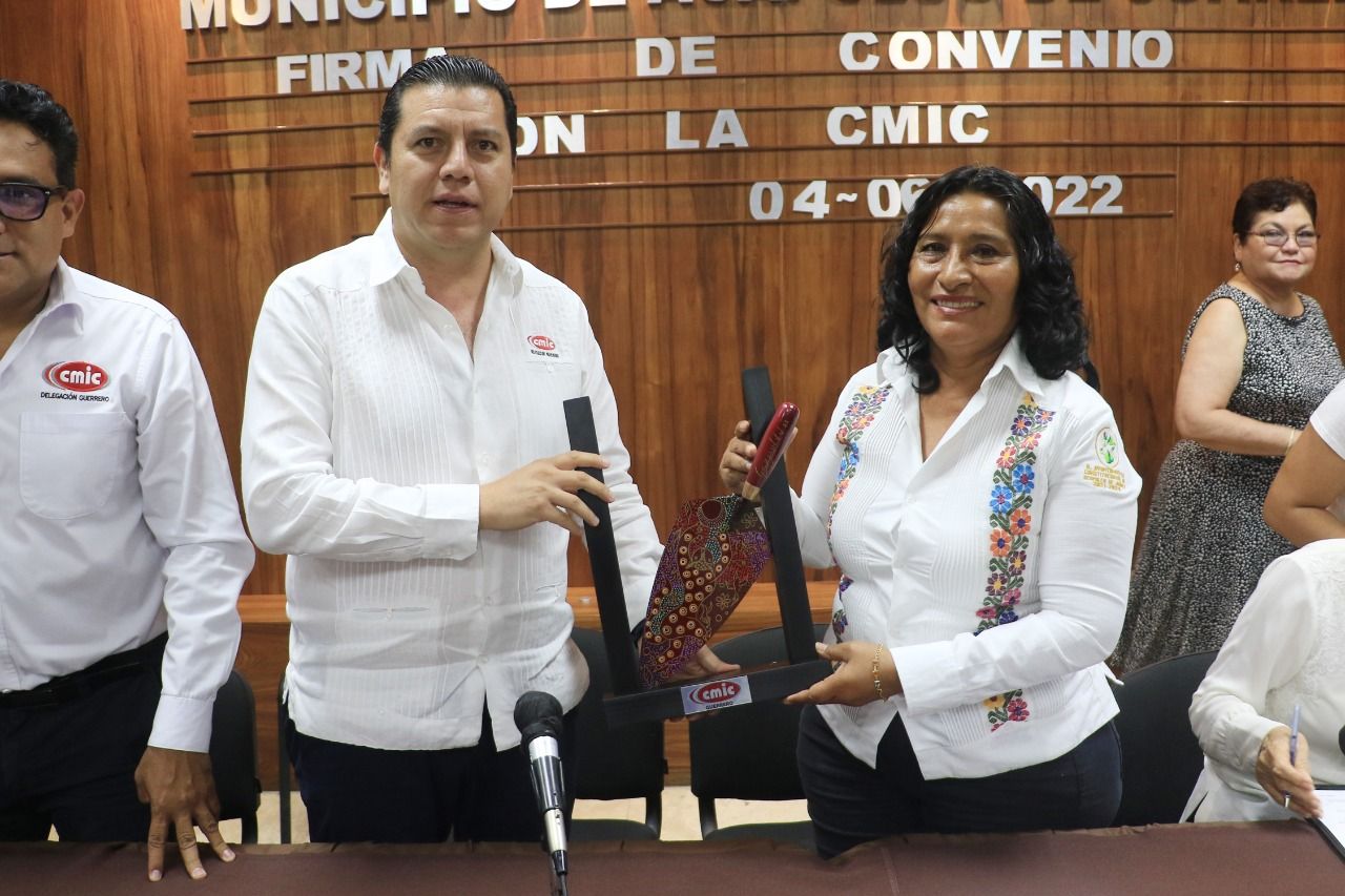 Firma la alcaldesa Abelina López convenio de colaboración con la CMIC 