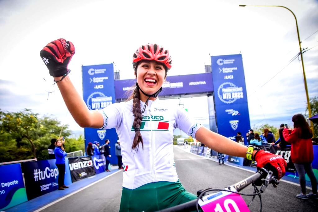 Yosselin Morales expresa su emoción al ganar el campeonato panamericano de ciclismo de montaña