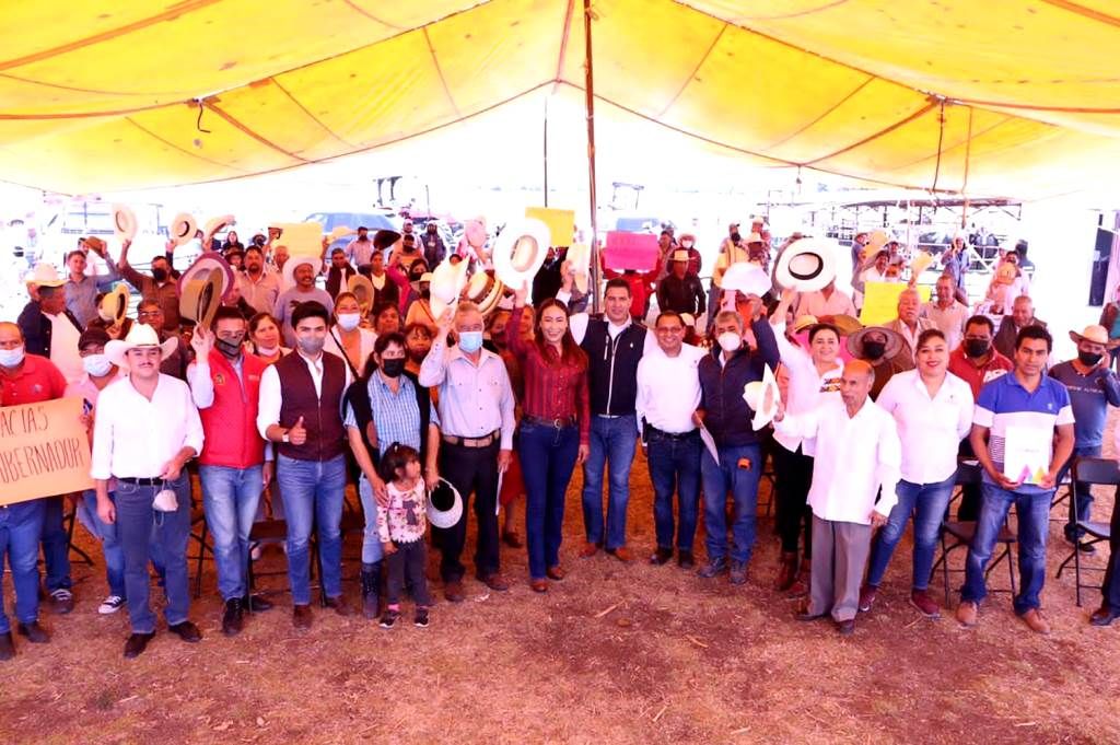 El GEM entrega apoyos a campesinos del norte del Estado de México