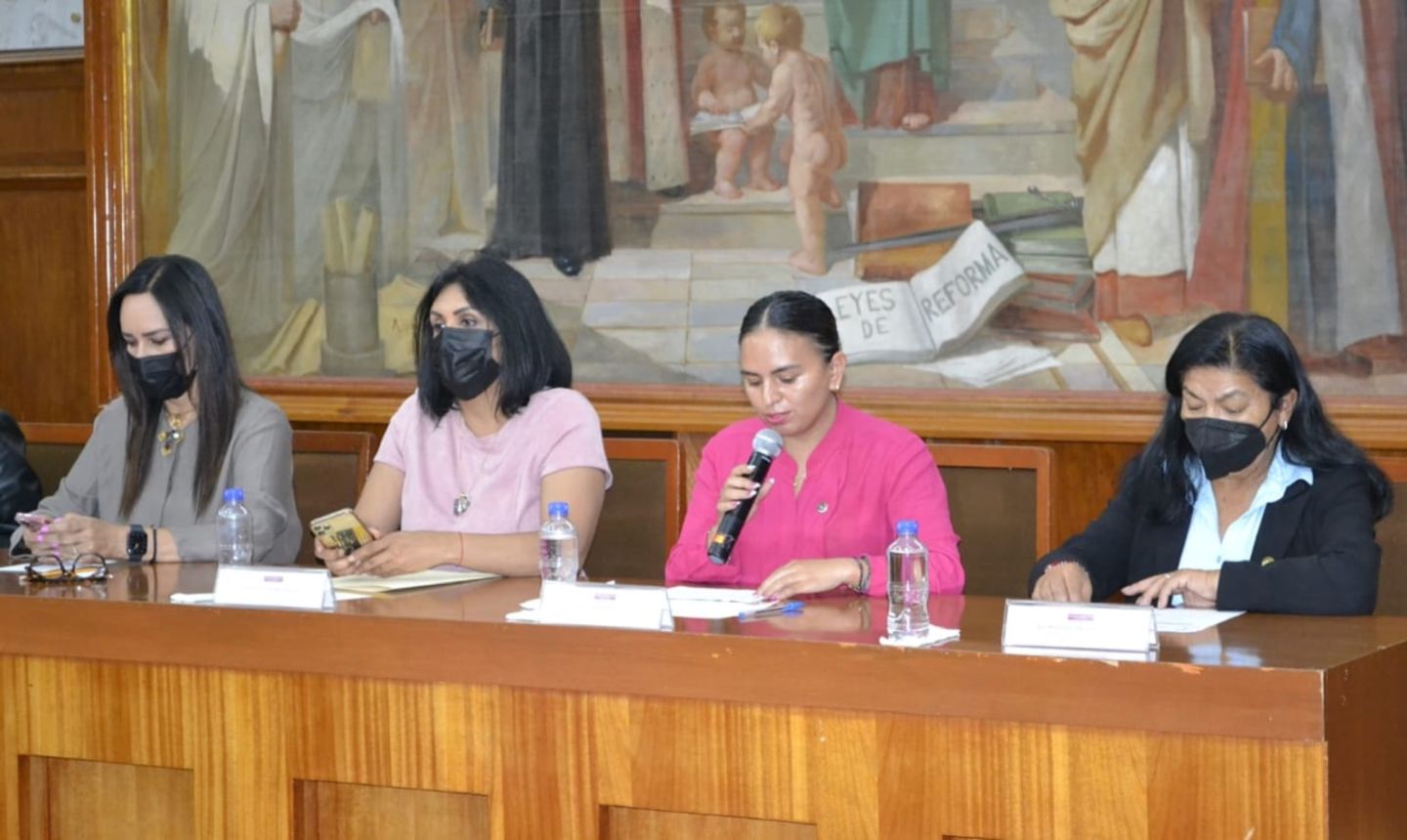 Participa GEM en primer parlamento abierto de mujeres 