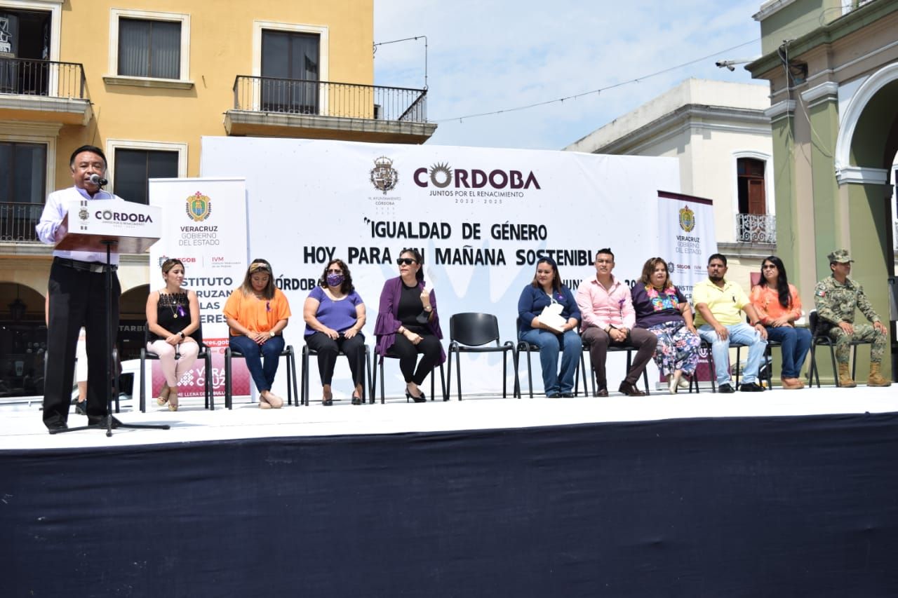 Otorga IVM y Ayuntamiento de Córdoba servicios gratuitos jurídicos y de salud a mujeres