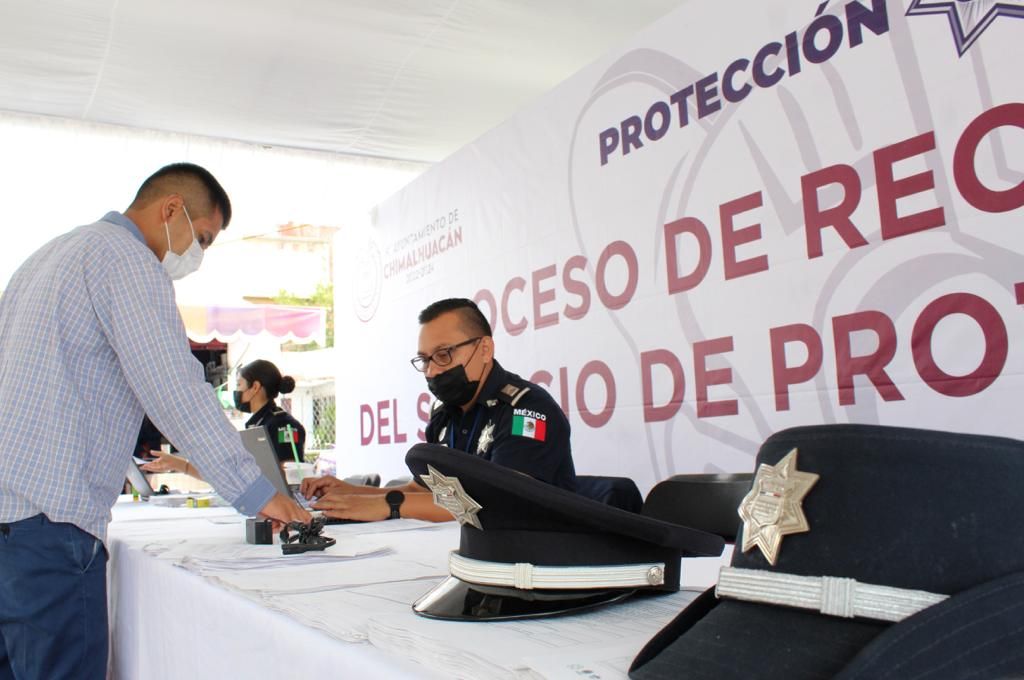 Consultorio Móvil Chimalhuacán Entrega Certificados Médicos a Aspirantes a Guardias Federales