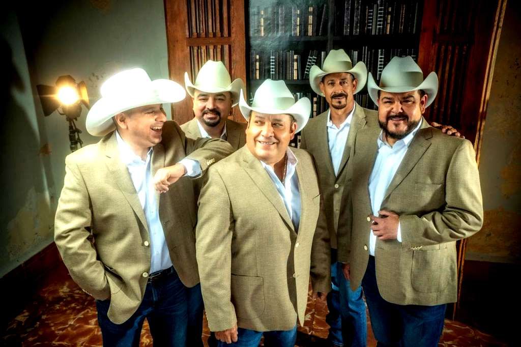 Warner Music Latina da la bienvenida a la icónica Banda norteña Pesado