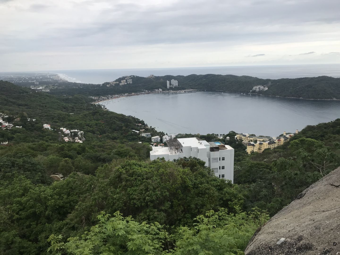 Mantiene PC Acapulco, vigilancia por baja presión con potencial ciclónico 
