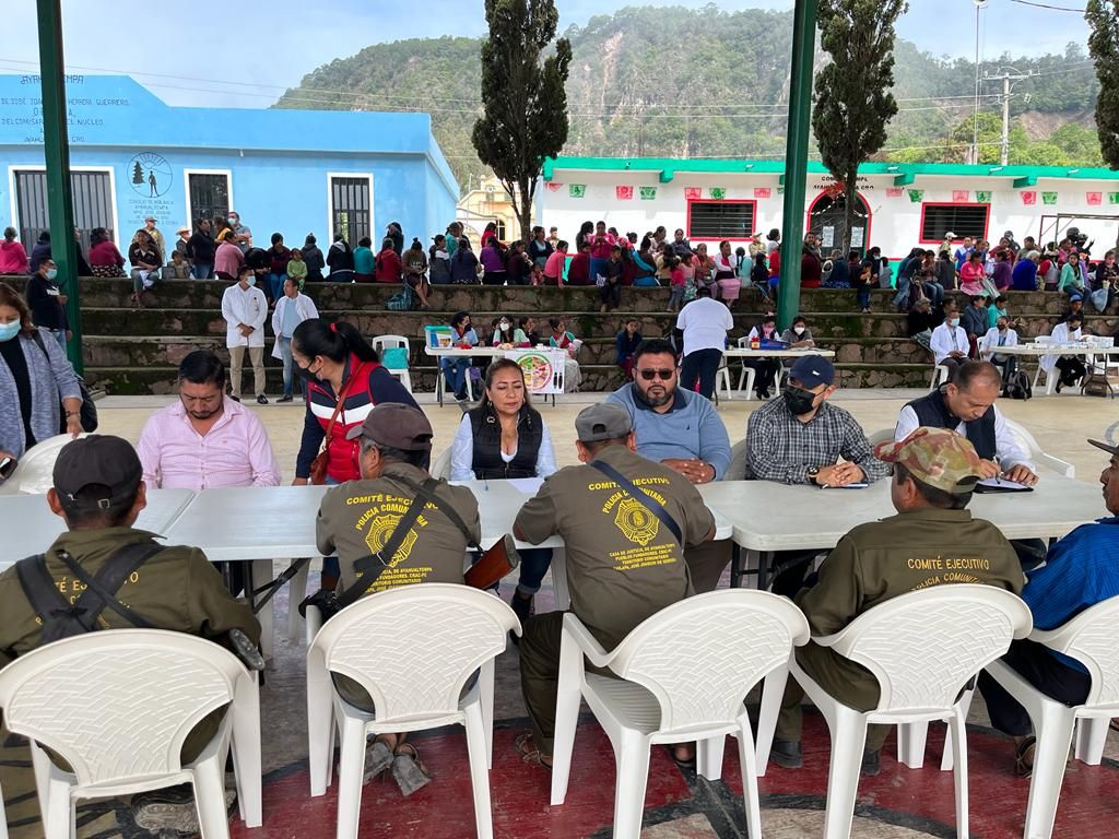 Gobierno de Guerrero realiza una jornada de asistencia social y atiende peticiones de los habitantes de Ayahualtempa
