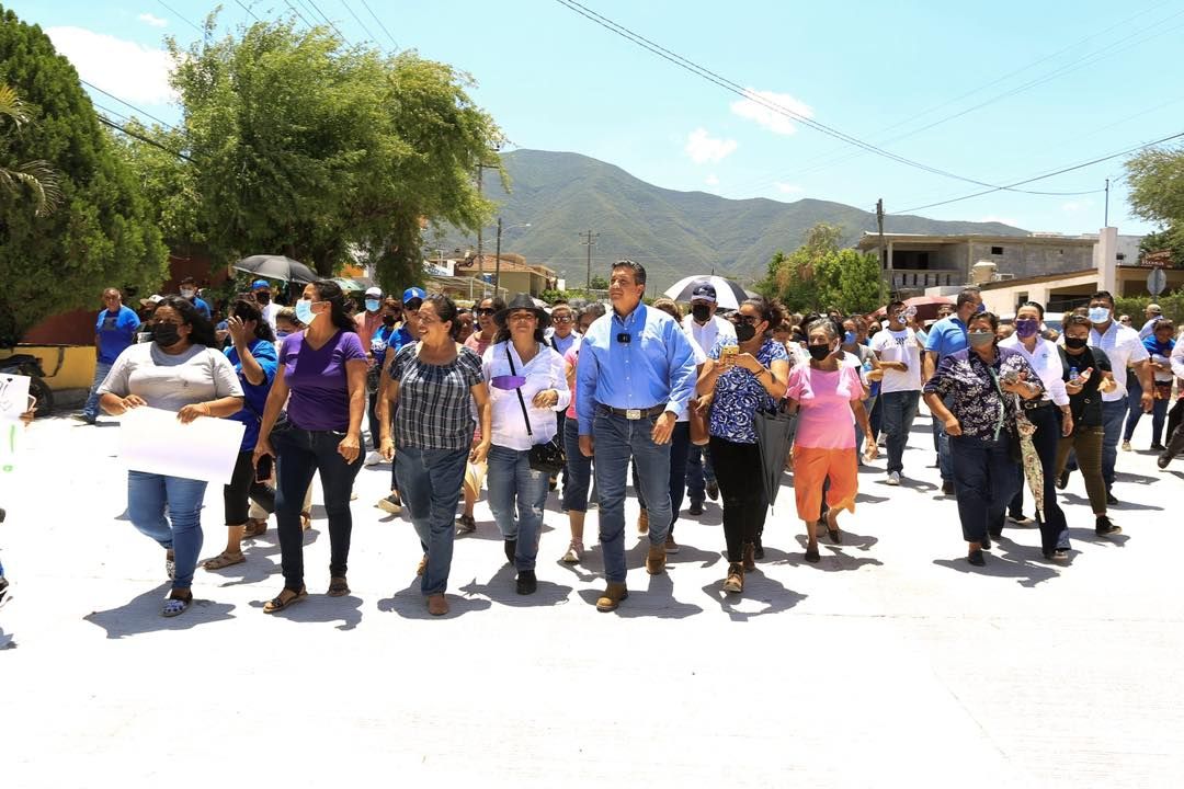 En lo que va de la administración, el Gobierno de Francisco García Cabeza de Vaca ha logrado la pavimentación de cerca de 2 mil calles en los 43 municipios.