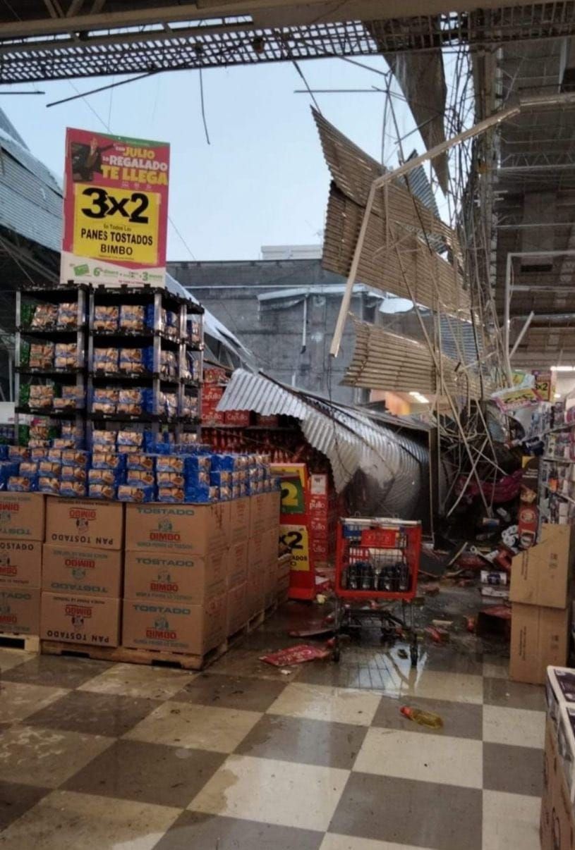 Desploma Domo de  Tienda comercial Soriana en Mixcoac a causa de  granizo 