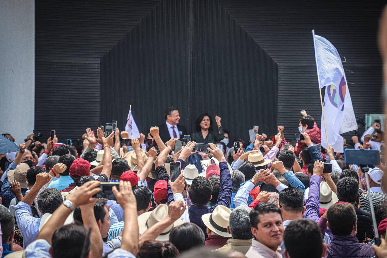 Se acerca la 4T a Hidalgo: Recibe Menchaca constancia como gobernador electo