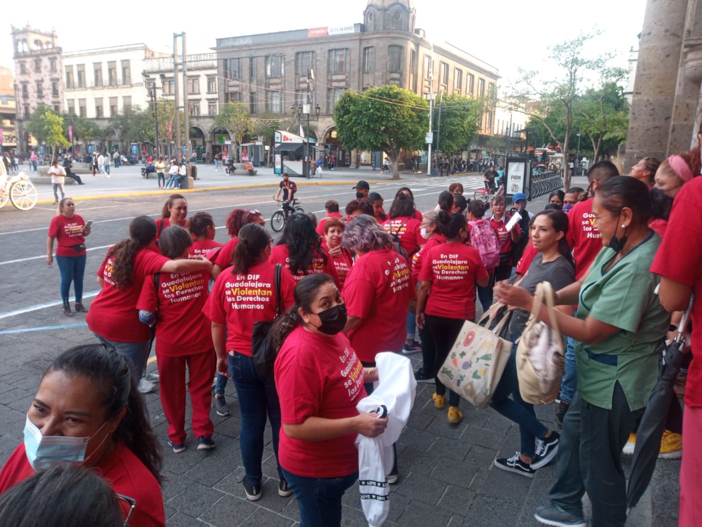 El aumento para sindicalizados del DIF en Guadalajara; !no alcanza ni para un pasaje de camión urbano!