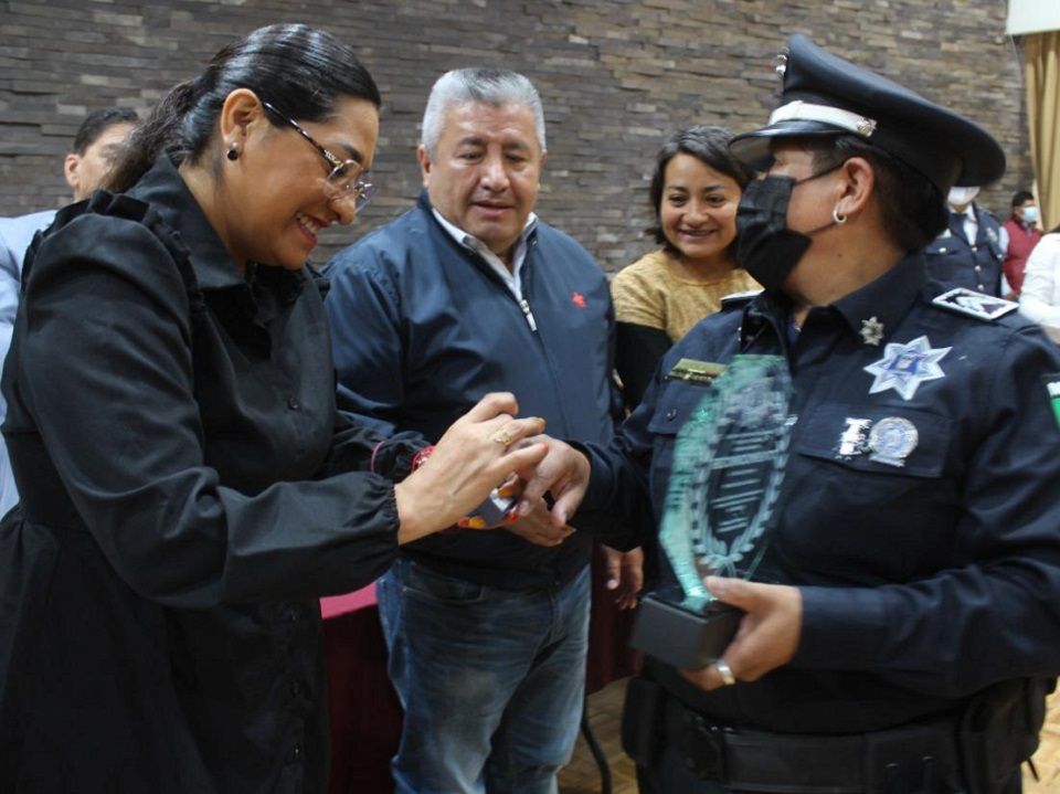Texcoco reconoce trayectoria de 25 años de 8 Policías Municipales