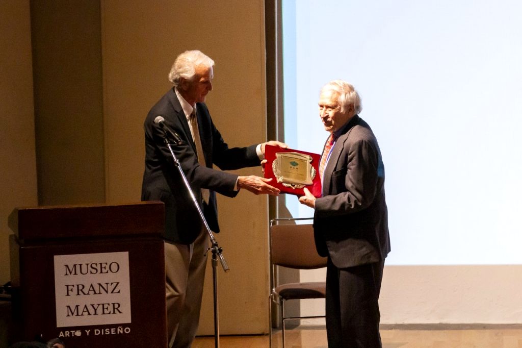 El mexicano Homero Aridjis recibe el Premio Internacional Pax Natura 2022 