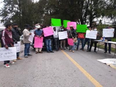 Pobladores demandan a Nora Angélica Fuentes conclusión de obra del panteón municipal ’El Tepopuyo’
