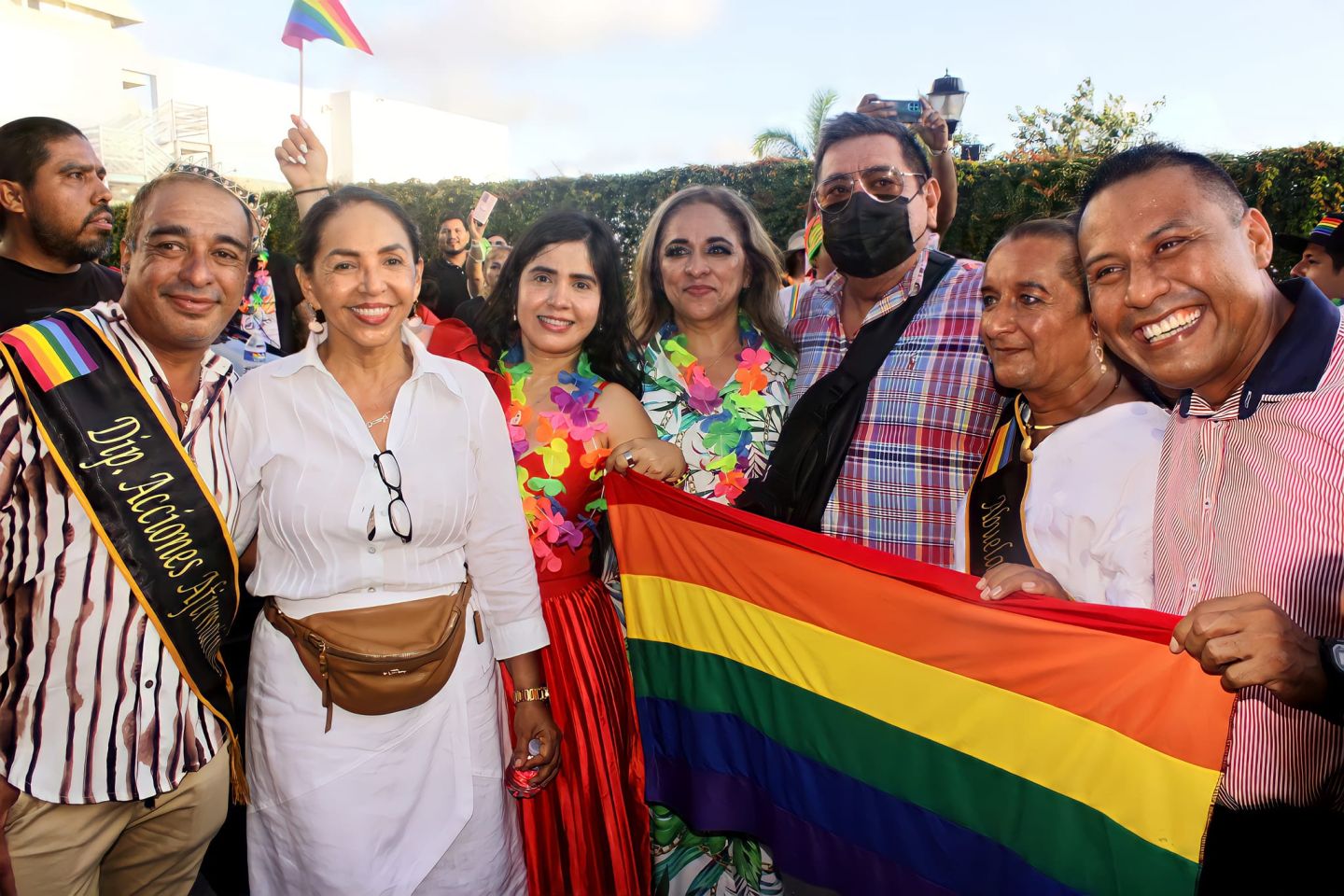 Acompaña Yoloczin Domínguez  a la comunidad LGBTTTIQ en la 13° Marcha Histórica Acapulco 2022