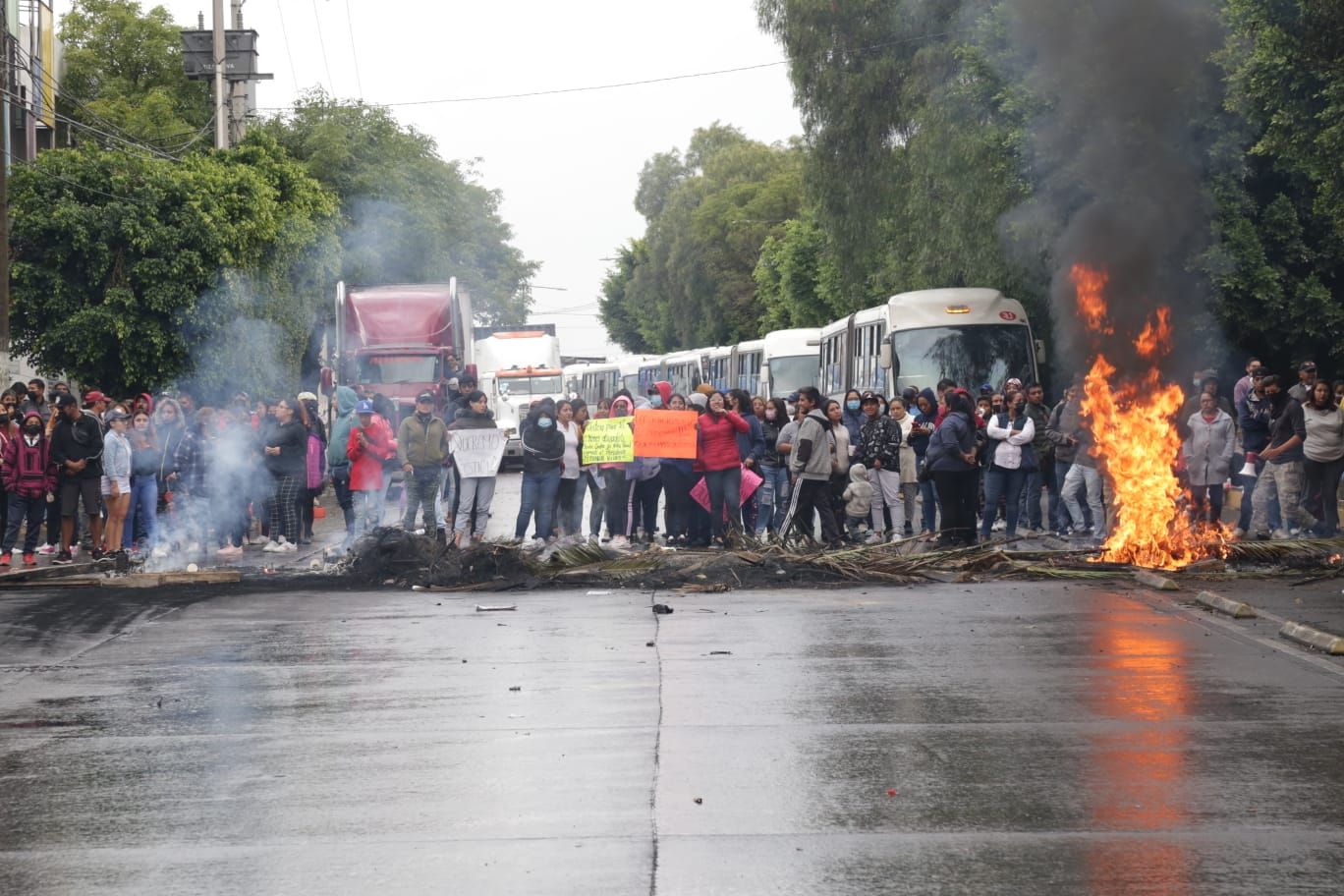 Retiran bloqueo en la Lopez Portillo; grupos ajenos al conflicto politizaron protesta
