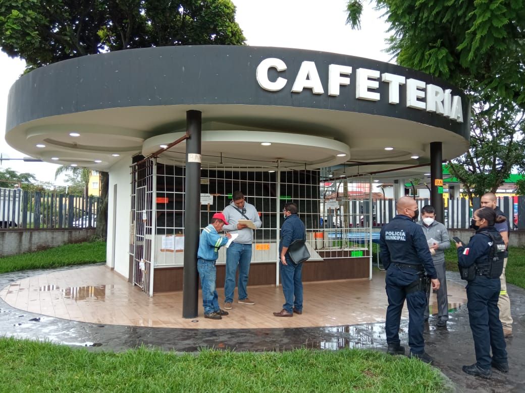 Clausura Dirección de Comercio cafetería del parque V Centenario; ilegal su concesión