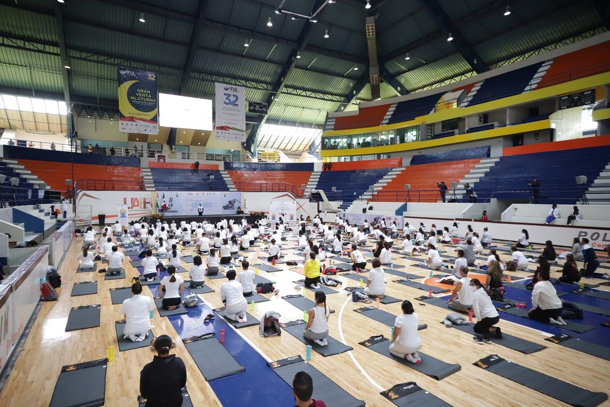 Celebran en UAEH Día Internacional del Yoga