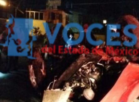 Un muerto y un herido al chocar auto contra árbol en Acuexcomac Atenco en la carretera Texcoco - Lechería. 