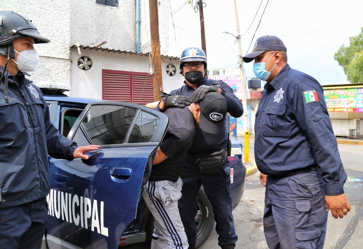 #Policías de Ecatepec detienen a presunto asaltante: que disparó a bordo de una unidad de transporte público
