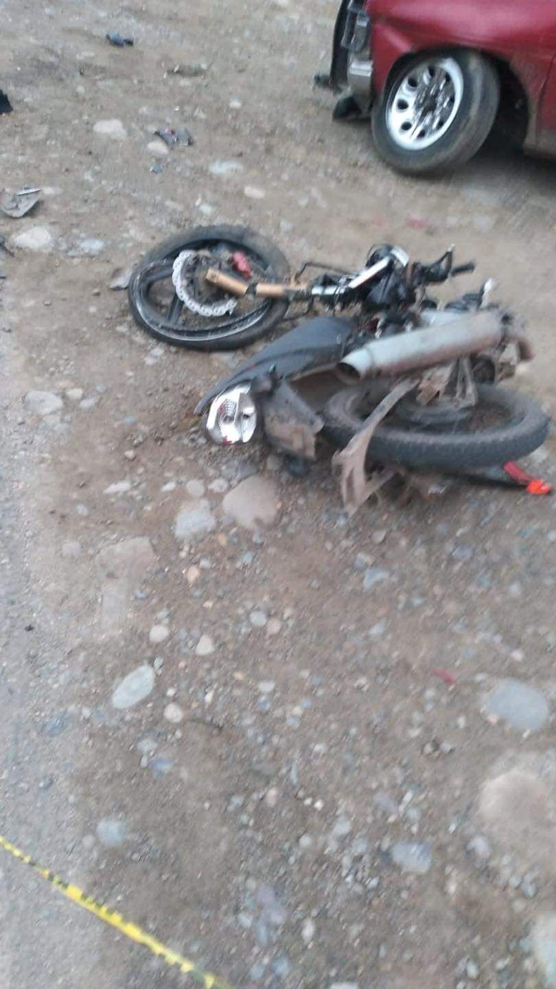 Muere motociclista en choque múltiple en entronque de El Posquelite, en Zihuatanejo