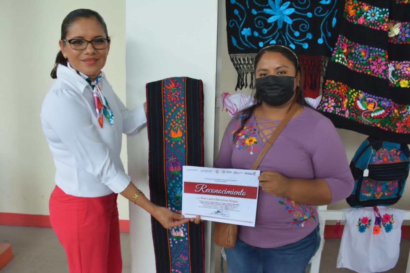 Premian a los ganadores del Concurso de Tejido y Torcido de Palma, Hoja de Maíz, Carrizo y Textiles de Chilapa 2022
