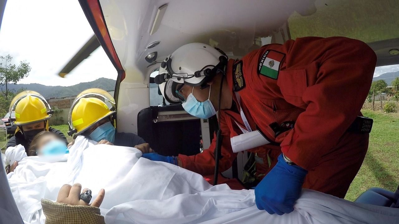 Unidad de rescate "Relámpagos" trasladan a dos mujeres por complicaciones obstétricas en Edomex