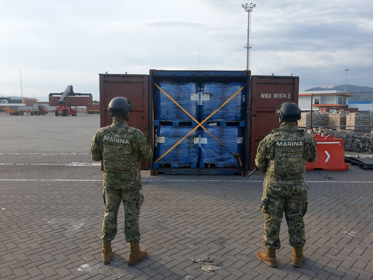 Marina y Aduanas Inactivan Cerca de 16 Mil 760 KG de Cloruro de Bencilo En Manzanillo, Colima 