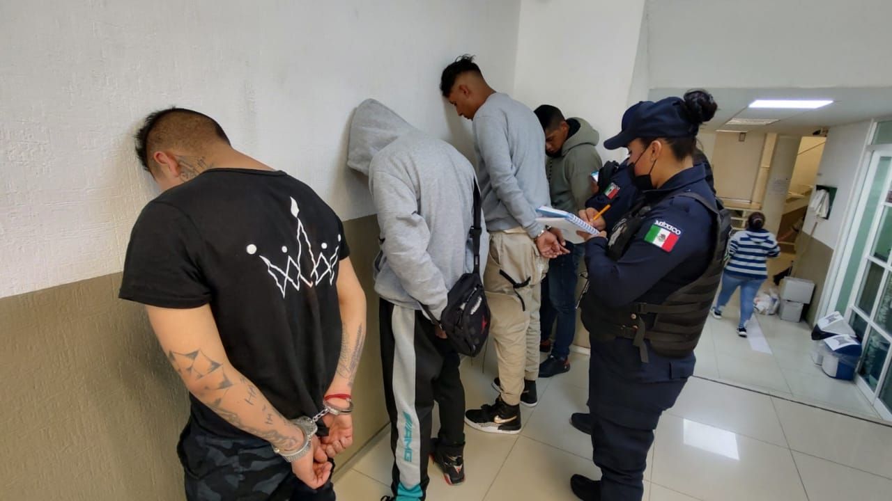 Detienen  a Cinco Individuos  que Retuvieron y Amenazaron a una Familia en Chimalhuacán 
 