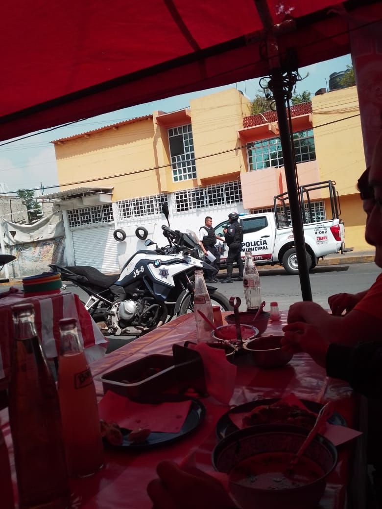Policías de Nezahualcoyotl acusados de extorsionar a comerciantes.