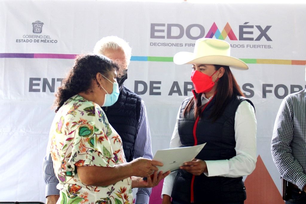 El GEM entrega apoyos a productores afectados por fenómenos climatológicos y a protectores de bosques mexiquenses
