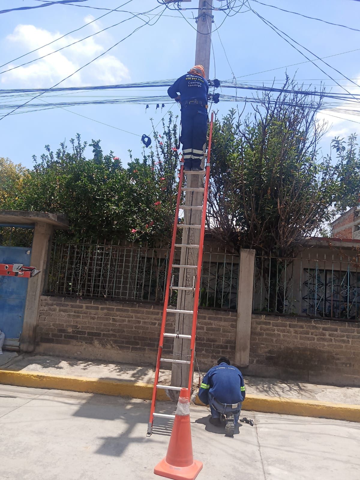 Tras gestión de Antorcha ayuntamiento repara poste peligroso