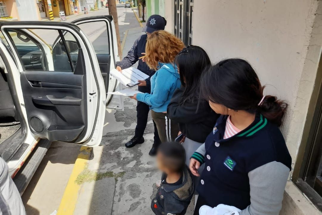 Policía de Ecatepec localiza a niño de 3 años extraviado; se salió de su casa a media noche
