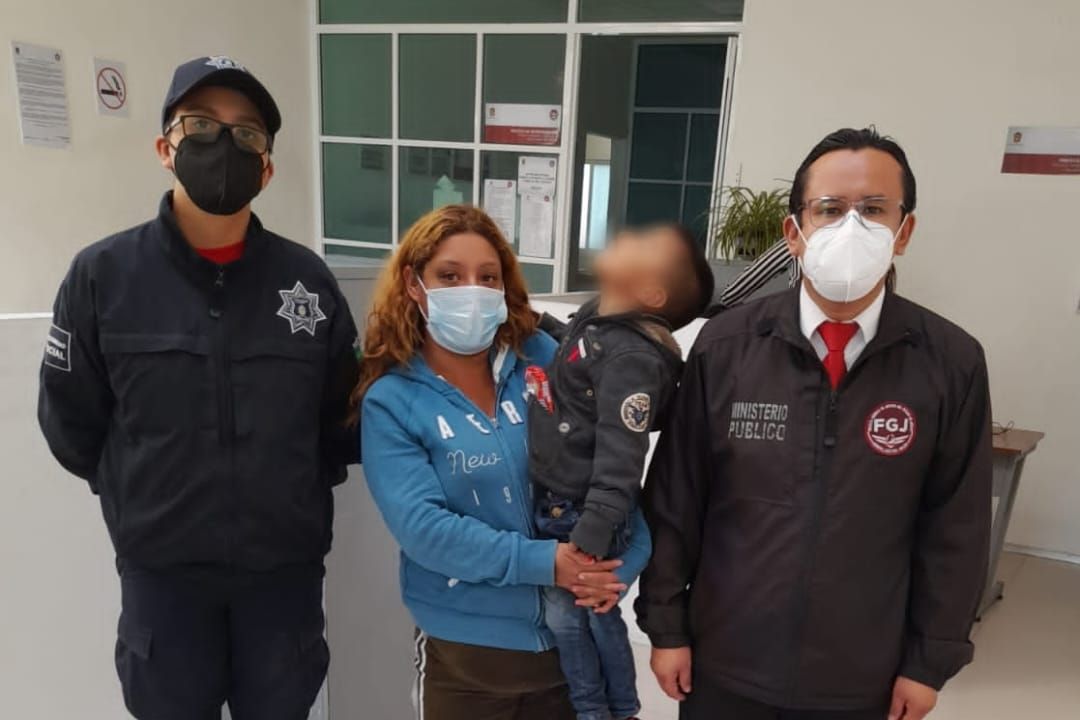 Puntual la eficacia de Policías de Ecatepec localiza a niño de 3 años extraviado; se salió de su casa a media noche