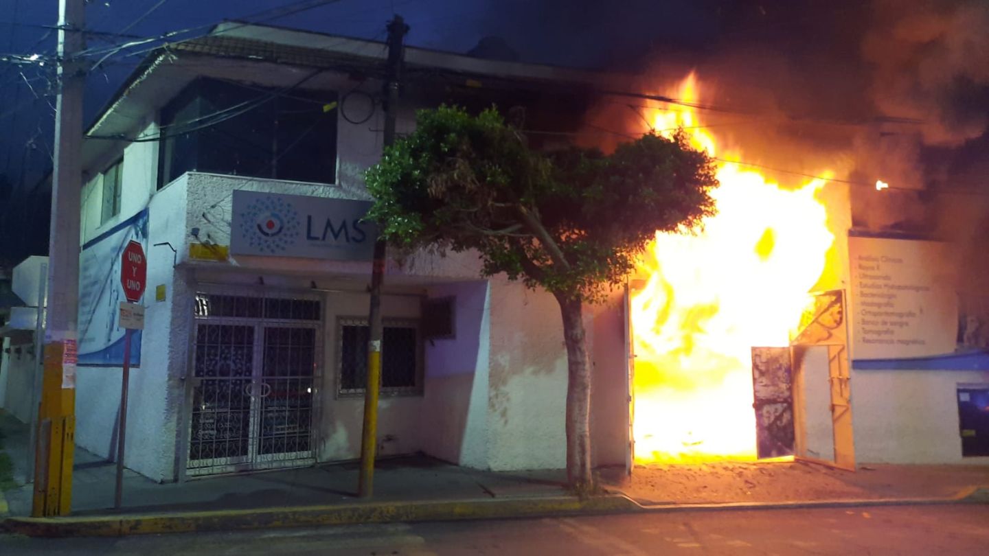 Bomberos Texcoco controló incendio en laboratorio Zamalab