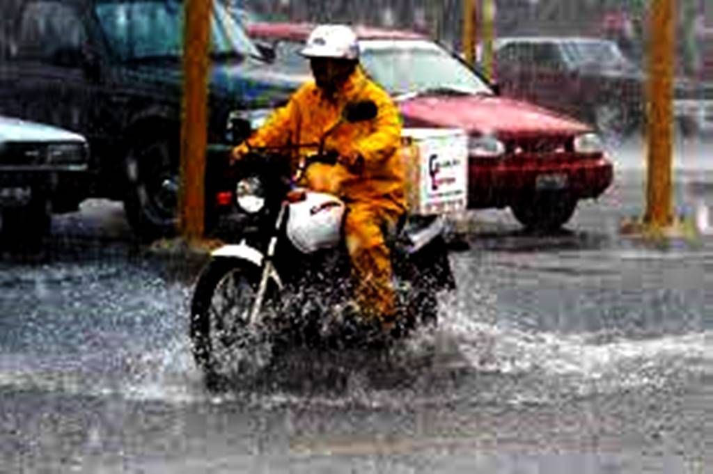 Lloverá muy fuerte por ondas tropicales y canales de baja presión: Autoridades de Acapulco 