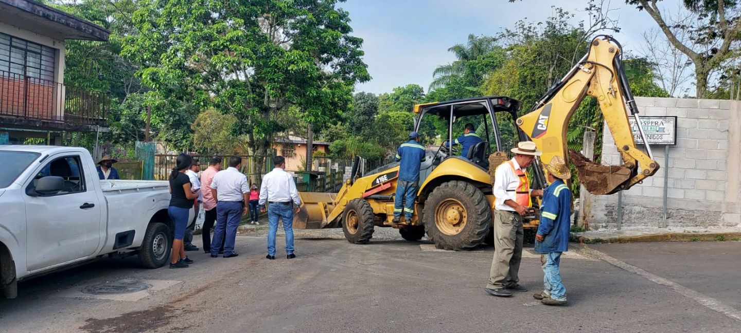 Se destinan residuos para habilitar caminos en colonias Santa Elena y La Palma