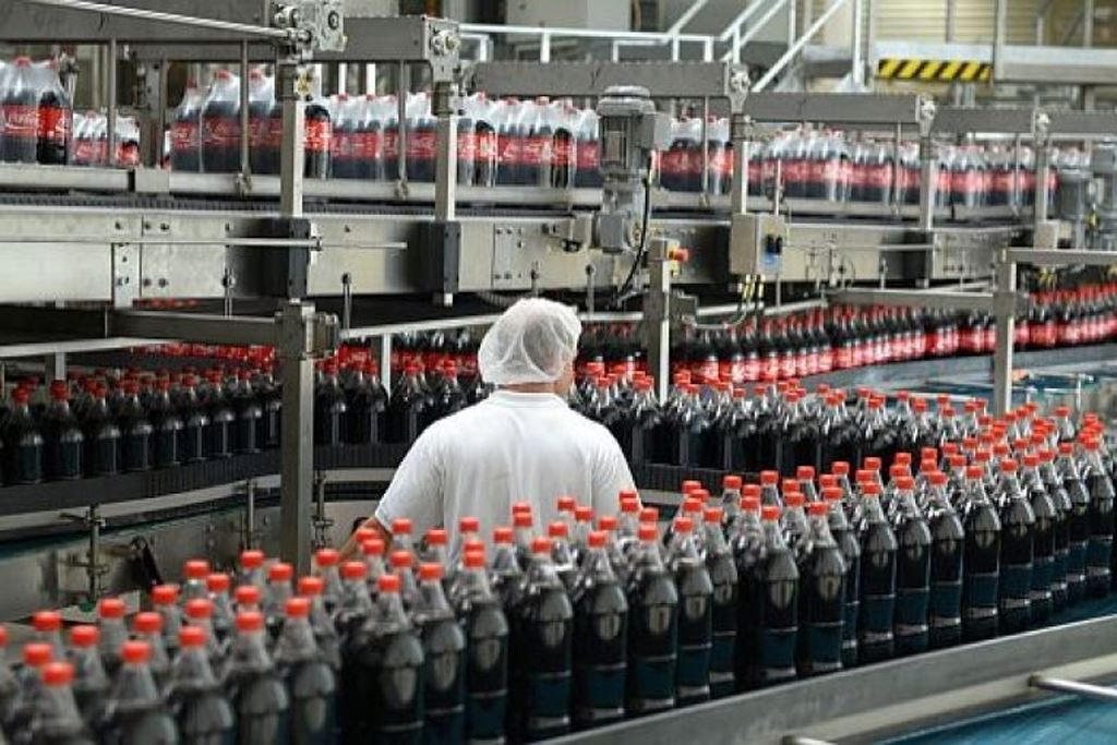Consumen Coca Cola, Pepsi y Bonafont 7 veces el agua de la población de todo México 