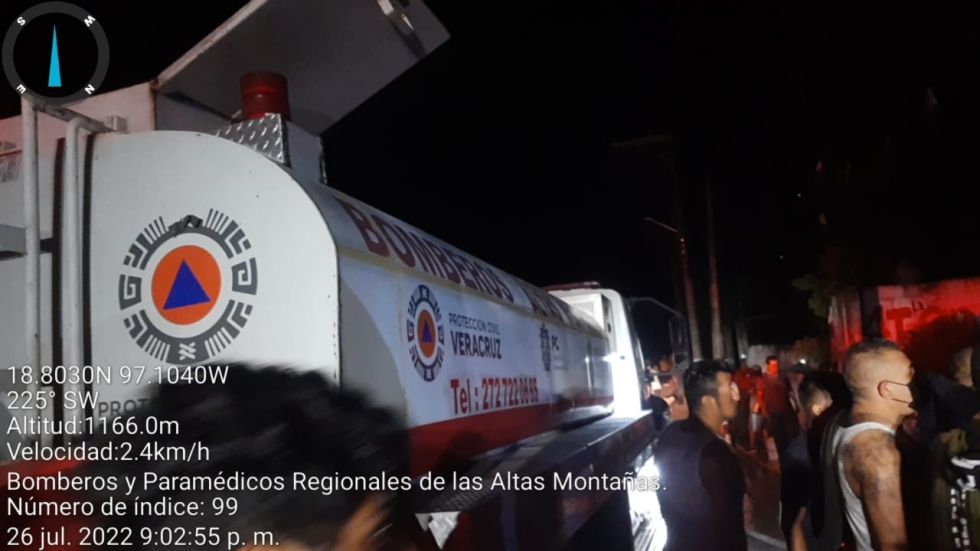 Bomberos y Paramedicos Regionales Altas Montañas acuden al llamado de incendio polvorin.