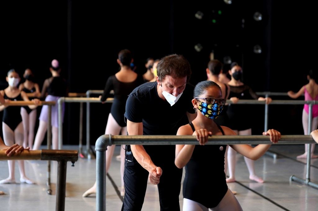 El primer bailarín ruso Mikiskin imparte clase magistral en Festival Internacional de La Danza ’Danzatlán 2022’